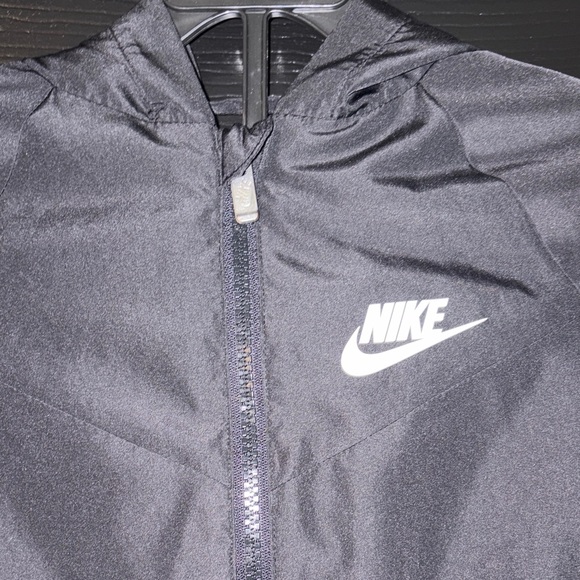 Nike Kids Black Lightweight Jacket - Picture 3 of 9